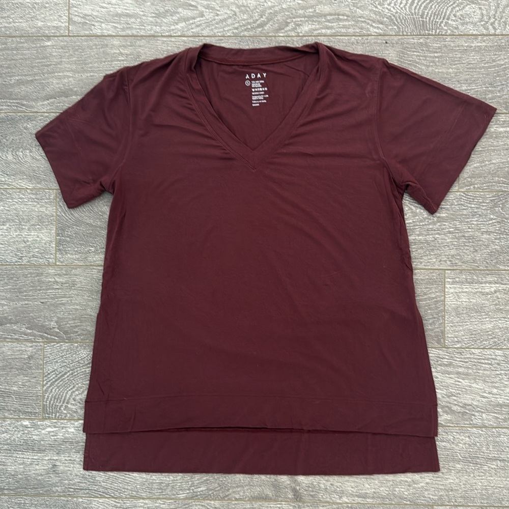 Necessi-T-Shirt SZ Small